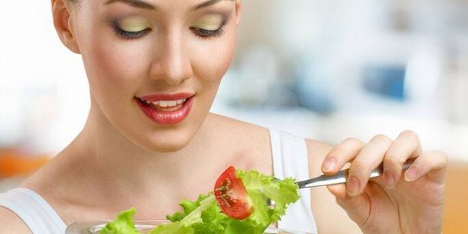 valgyti daržovių salotas svorio netekimui